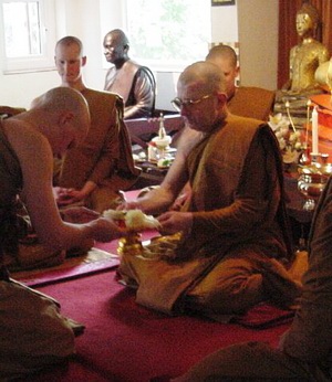 The Theravada Bhikkhu Sangha in United Kingdom